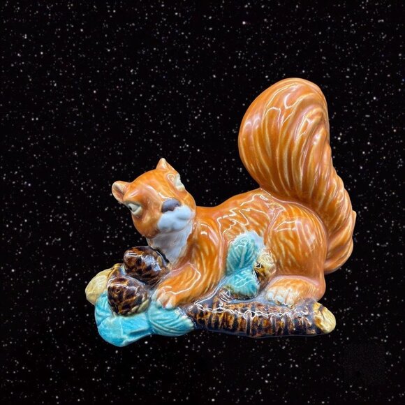 VINTAGE SQUIRREL ART POTTERY STATUETTE FIGURINE 6”T 8”W - Picture 5 of 9